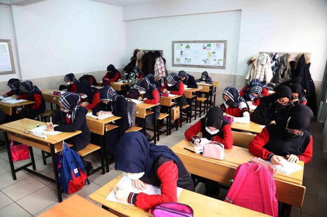 Konya Büyükşehir’den 200 Bin Öğrenciye Ölçme Ve Değerlendirme