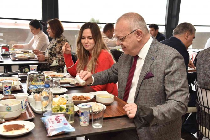 Başkan Ergün Personelinin Yeni Yılını Kutladı