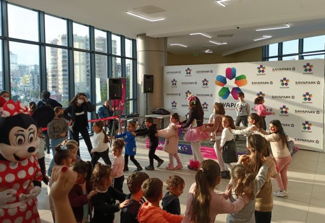 Mersin’de Çocuklar Yeni Yıl Coşkusu Yaşadı
