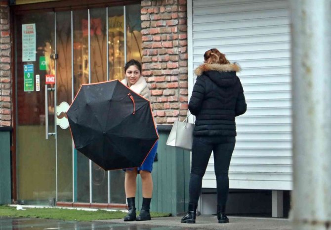 Antalya’da ’Kırmızı’ Kod Cadde Ve Sokakları Boşalttı
