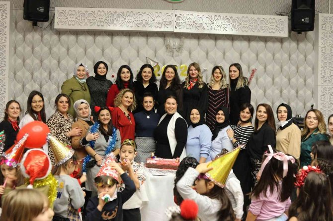 Miniklerin Yeni Yıl Coşkusu