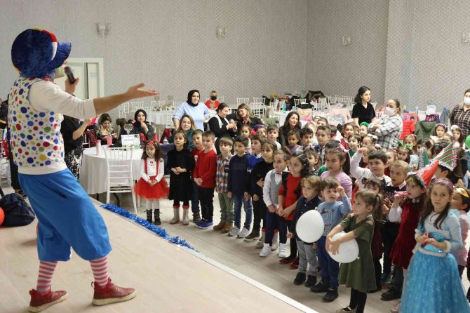 Miniklerin Yeni Yıl Coşkusu