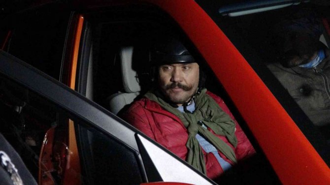 Ordu’da Rüzgarın Etkisiyle Ağaca Takılan Paraşütçü Kurtarıldı