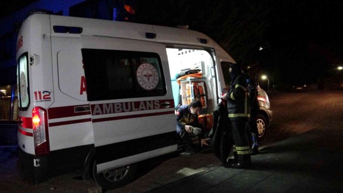 Ordu’da Rüzgarın Etkisiyle Ağaca Takılan Paraşütçü Kurtarıldı