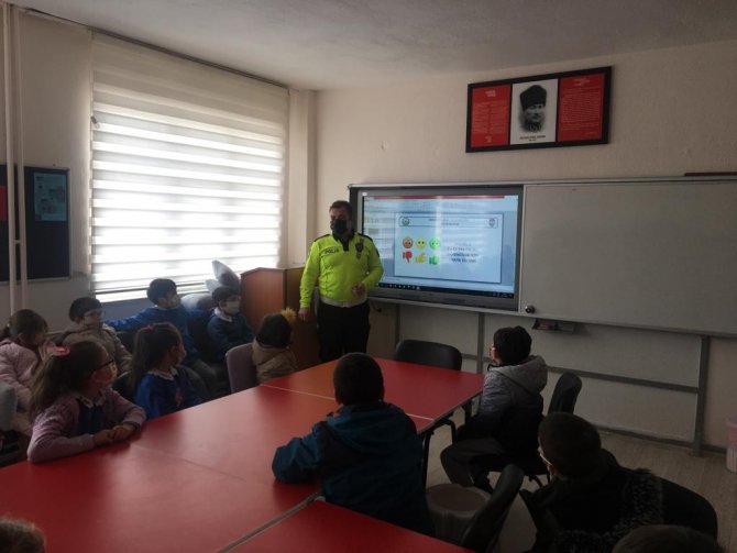 İ̇lkokul Öğrencilerine Trafik Güvenliği Eğitimi Verildi