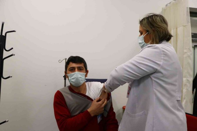 Tekirdağ’da Yerli Aşıya İlgi Büyük: Yerli Ve Milli Aşıyı Yapmanın Mutluluğunu Yaşıyorlar