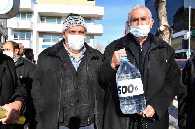 Kuraklık Vurdu, 5 Litrelik Su 500 Tl’den Satışa Çıktı