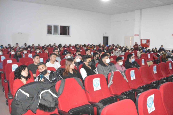Niksar’da Lise Öğrencilerine ’Gençlik Ve Güvenli Gelecek’ Semineri Verildi