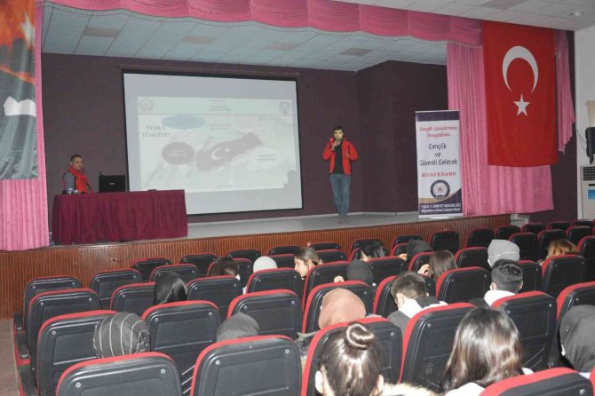 Niksar’da Lise Öğrencilerine ’Gençlik Ve Güvenli Gelecek’ Semineri Verildi