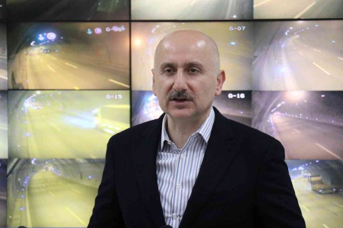 Ulaştırma Ve Altyapı Bakanı Karaismailoğlu Karayolu İşçileriyle Buluştu