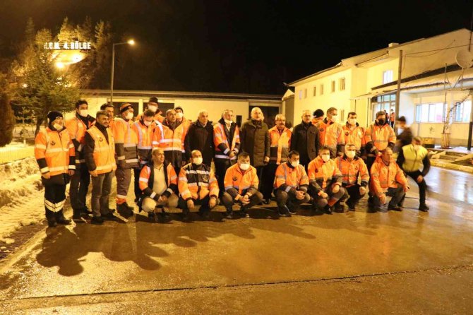 Ulaştırma Ve Altyapı Bakanı Karaismailoğlu Karayolu İşçileriyle Buluştu