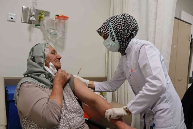 Kayseri Şehir Hastanesi’nde ’Turkovac’ Yoğunluğu