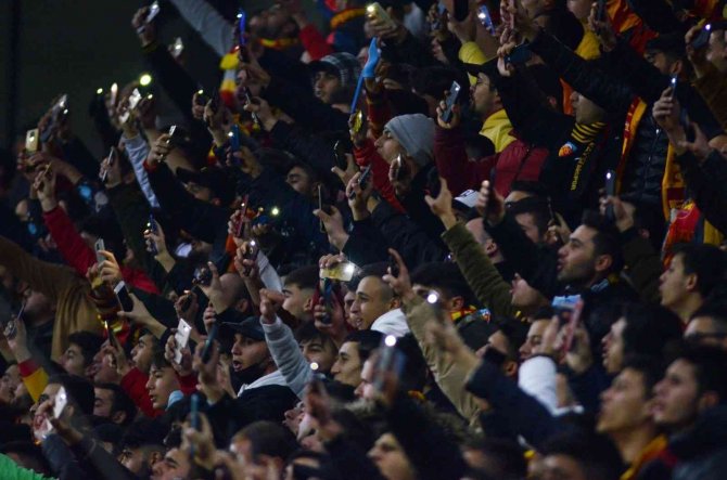 Kayserispor 30 Bin Kişiye Oynadı