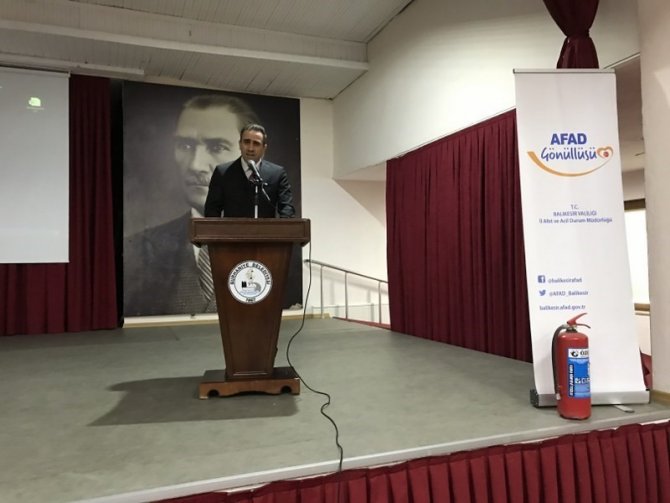 Burhaniye’de Afet Eğitimi Toplantıları Yapıldı