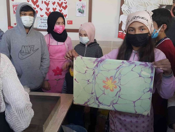 Ortaokul Öğrencileri Ebru Sanatıyla Tanıştı