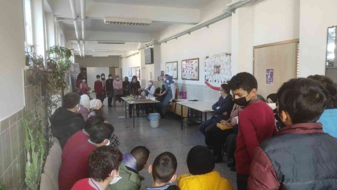 Ortaokul Öğrencileri Ebru Sanatıyla Tanıştı