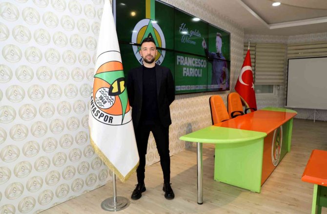Alanyaspor, Francesco Farioli İle 2.5 Yıllık Sözleşme İmzaladı
