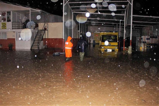 Kumluca’da Fırtına Mesaisi