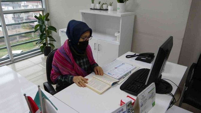 İ̇lçe Sağlık Müdürlüğü Personeli Her Sabah Güne Kitap Okuyarak Başlıyor