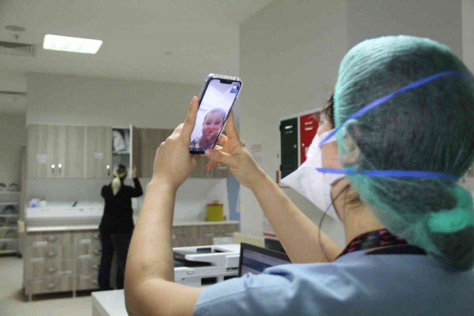 Herkes Eğlenirken Onlar Yoğun Bakım Ünitesinde Covid-19 Hastalarına Nefes Oldu