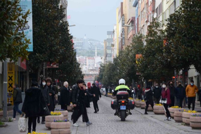 Balıkesır’ın Simgesi Milli Kuvvetler Caddesi Yılbaşı Nedeniyle Trafiğe Kapandı