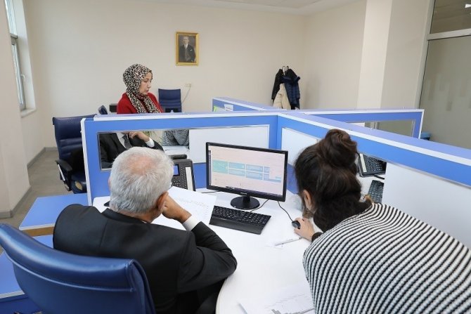 Başkan Güder, Çağrı Merkezi’nde Telefonları Cevapladı