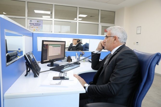 Başkan Güder, Çağrı Merkezi’nde Telefonları Cevapladı