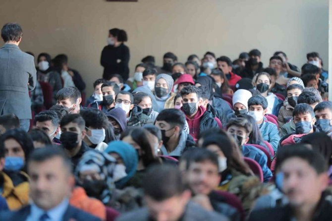 Beyazgül Öğrencilerle Bir Araya Geldi