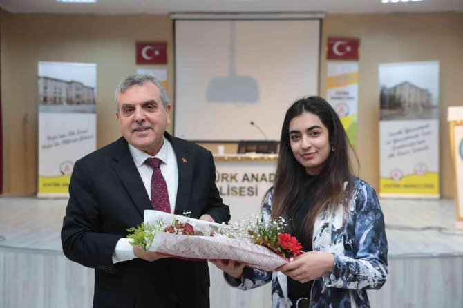 Beyazgül Öğrencilerle Bir Araya Geldi