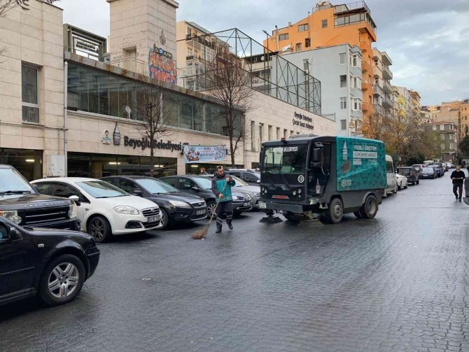 Beyoğlu’nda Tarihi Dar Sokakların Temizlik İşi Milli Teknolojiyle Çözüldü