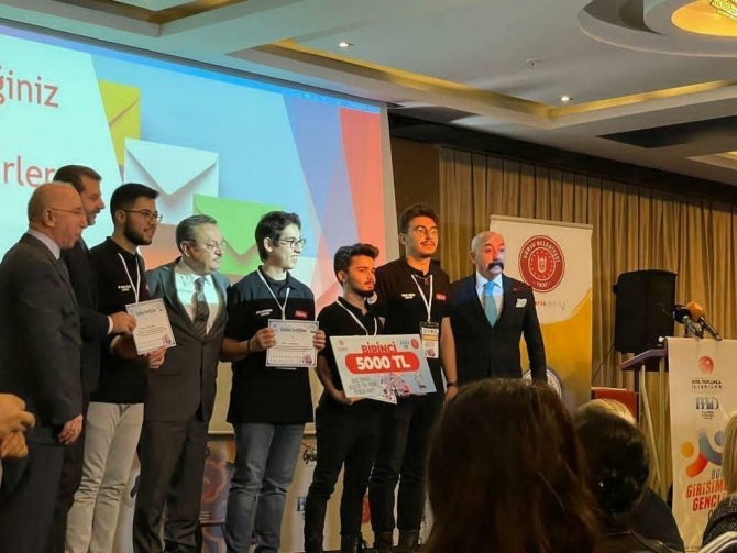 Btü Mattmech Takımı, En İyi Girişimci Ödülü Aldı