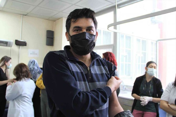 İ̇zmir’de Turkovac Aşısı Uygulanmaya Başladı