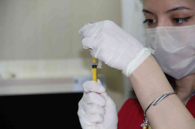 İ̇zmir’de Turkovac Aşısı Uygulanmaya Başladı