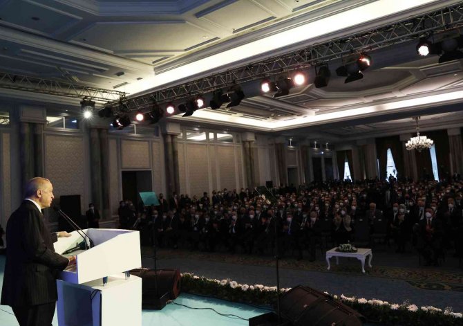 Cumhurbaşkanı Erdoğan: "Chp Başındaki Zat Siyasi Eşkıyalık Yapmayı Alışkanlık Haline Getirdi"