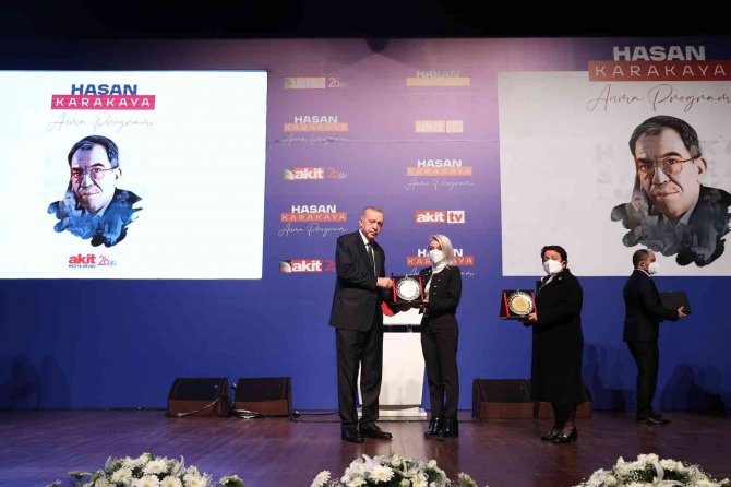 Cumhurbaşkanı Erdoğan: “Demokrasiye Karşı Darbecilerin Yanında Saf Tutanlar, Gayretlerimizle Siyasetten Tasfiye Edildiler”
