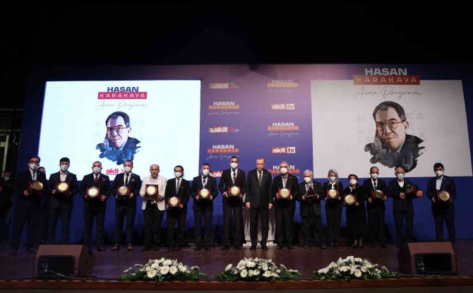 Cumhurbaşkanı Erdoğan: “Demokrasiye Karşı Darbecilerin Yanında Saf Tutanlar, Gayretlerimizle Siyasetten Tasfiye Edildiler”