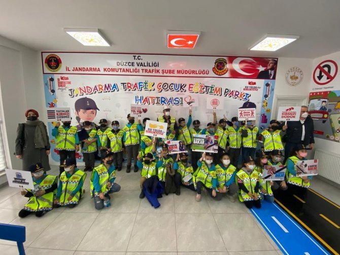 Jandarma Ekipleri Trafik Eğitimine Devam Ediyor