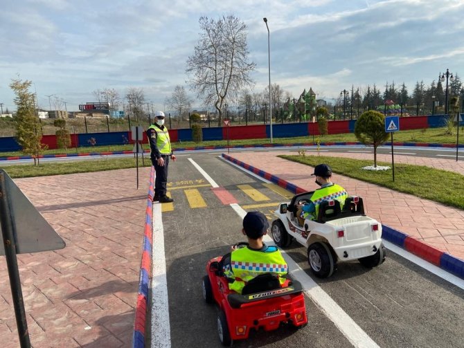 Jandarma Ekipleri Trafik Eğitimine Devam Ediyor