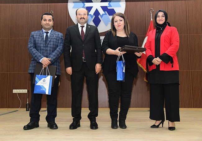 Etü’de Akademik Giysi Ve Ödül Töreni Düzenlendi