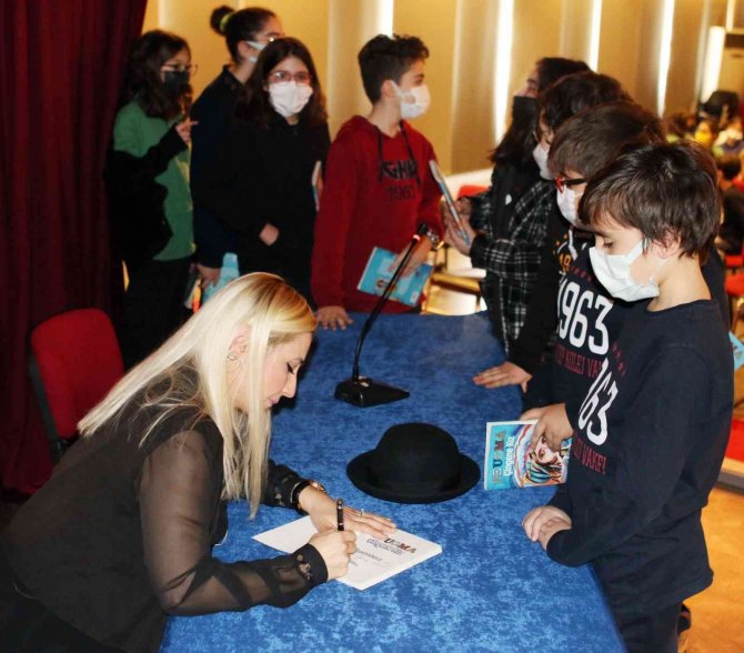 Gaziantep Kolej Vakfı Özel Ortaokulu’nda İmza Günü