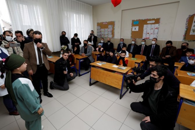 İ̇negöl’de Çocuklar Türk Büyüklerinin Hikâyeleri İle Büyüyor