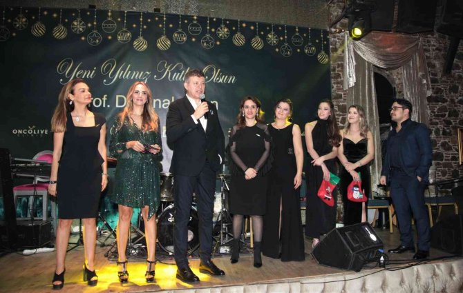 İ̇zmir’de Sağlık Çalışanları Yılbaşı Yemeğinde Buluştu