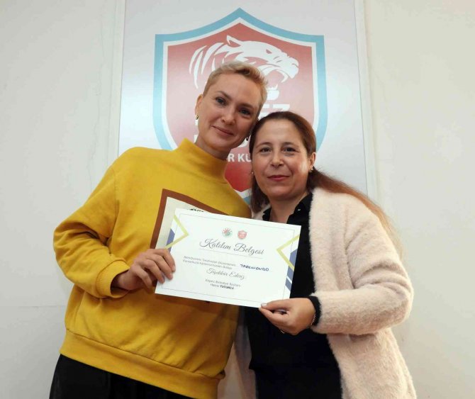 40 Ev Hanımı Lisanslı Taekwondo Sporcusu Oldu