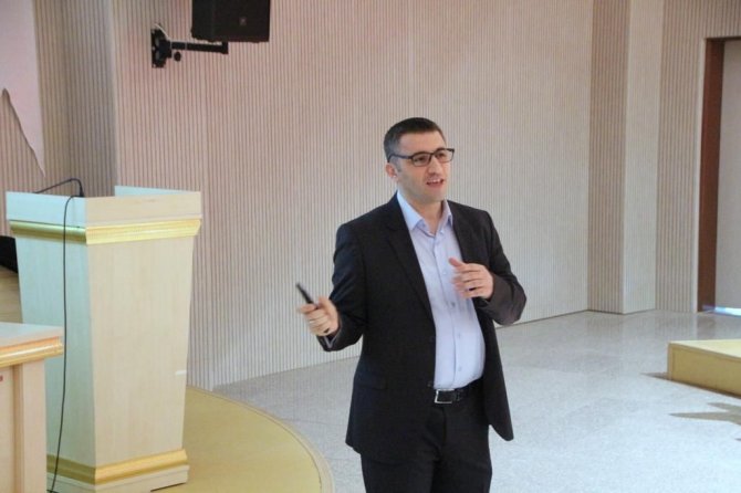 “Etkili İ̇letişim Ve Beden Dili” Eğitimi Gerçekleştirildi