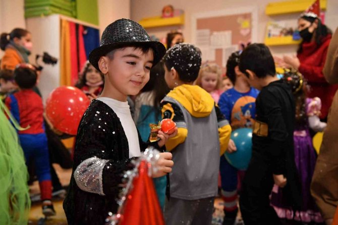Konyaaltı’nda Çocuklar İçin Yılbaşı Eğlencesi
