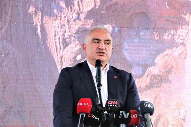 Bakan Ersoy: "Bu Yıl Ülke Olarak Yurtdışı Ziyaretçi Sayısında 29 Milyonu, Gelirde İse 24 Milyar Doları Yakaladık"