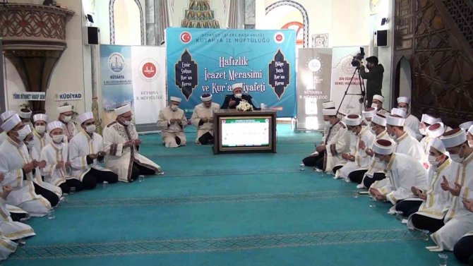 Hafızlık Eğitimini Tamamlayan 40 Öğrenci İçin İcazet Töreni