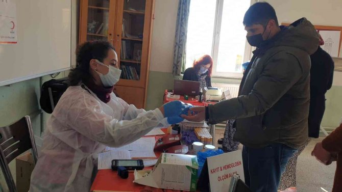 Öğrenciler Ailelerini Kan Vermeye Teşvik Etti