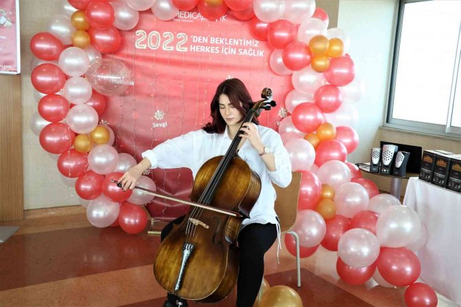 Elazığ’da Yeni Yıl Öncesi Sağlıkçılara Moral Etkinliği