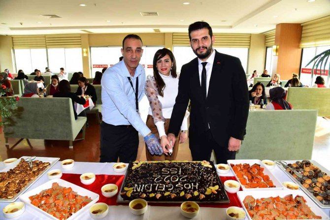 Elazığ’da Yeni Yıl Öncesi Sağlıkçılara Moral Etkinliği